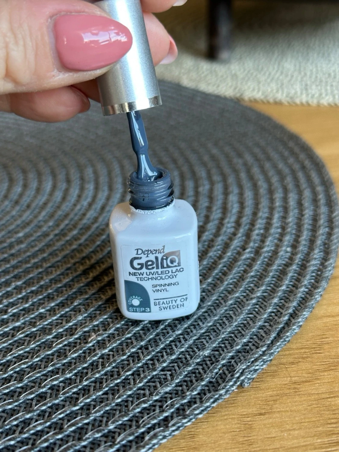 Depend GeliQ gråblått nagellack