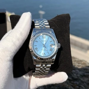 SEIKO MOD - Ice Blue Roman (Datejust) - Självbyggd SEIKO MOD med isblå tavla och romerska siffror.