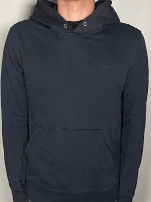 J.Lindeberg hoodie - Säljer en riktigt snygg och trendig J.Lindeberg hoodie i fint skick, storlek M men sitter som S, vid frågor är det bara att skriva //Gramenti