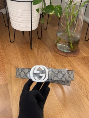 Bälte - Det perfekta bältet att bära till vardagen samt till viktiga tillfällen! Imponerar på alla och väldigt snygga till alla outfits!