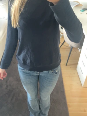 Svart basic tröja  - En enkel svart tröja från Basic You i storlek S. Den är använd ett fåtal gånger. Fråga om bättre bilder om det behövs och priset kan diskuteras!