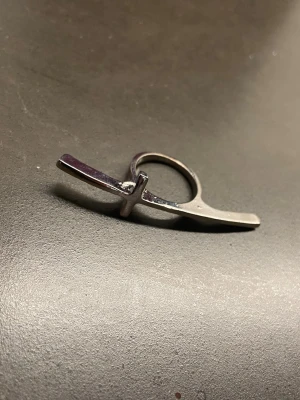 Cross shaped ring - Cross shaped silver ring. Can be shipped same day as purchased (or the next day if purchased past 20:00)