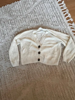 Vit kofta från Lindex  - Vit kofta 