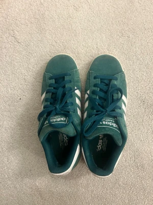 Adidas skor - Säljer dessa gröna adidas skor💚Storlek 38