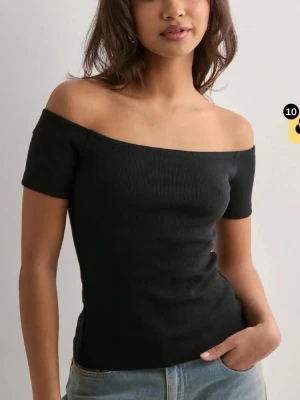 Off shoulder tröja från nelly  - Fin off shoulder tröja från nelly, aldrig kommit till användning 💞 kan skicka fler bilder om det önskas 