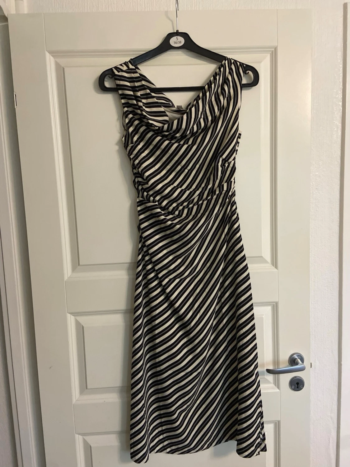 H&m off shoulder klänning - 1