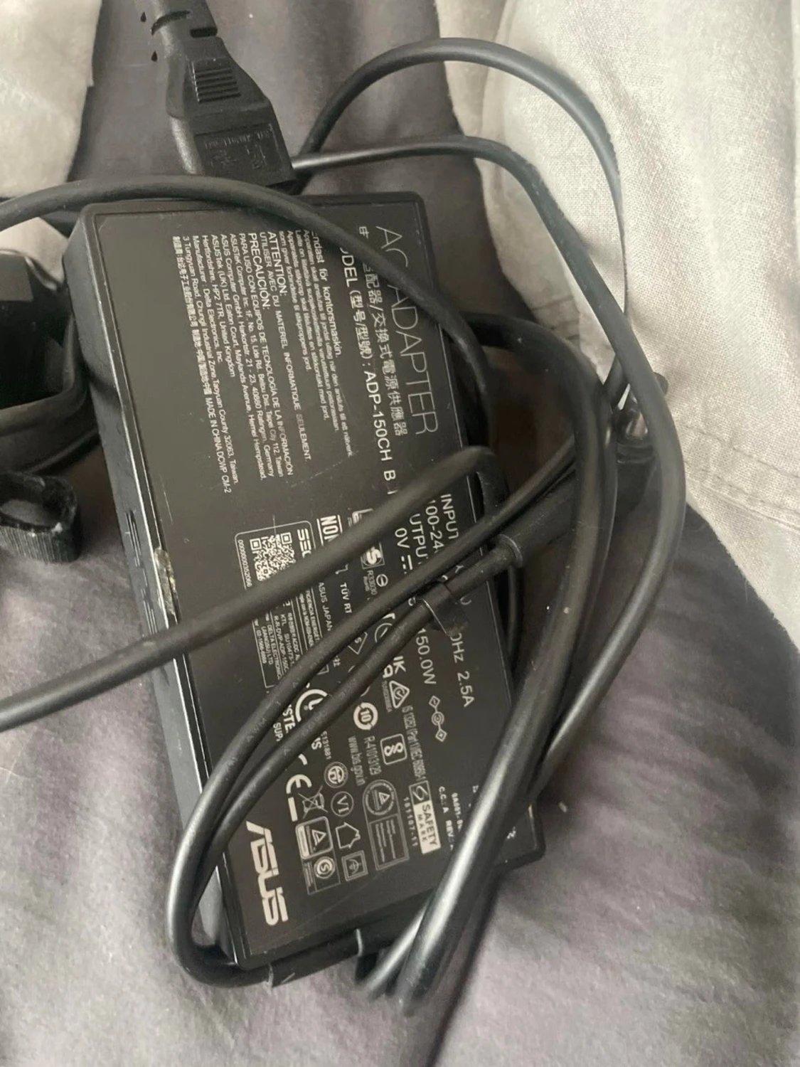 ASUS TUF Gaming laptop med laddare