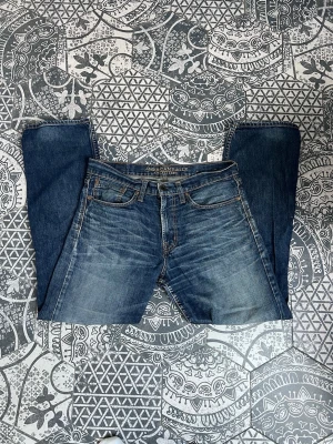 American Eagle Jeans 32/32 - Grymt schyssta jeans från American Eagle! | Mycket fint skick! | Storlek: 32/32 | Straight fit |  Perfekta för en avslappnad och trendig stil! | Vid frågor eller funderingar finns jag i DM! 📩 Mvh CVB Closet