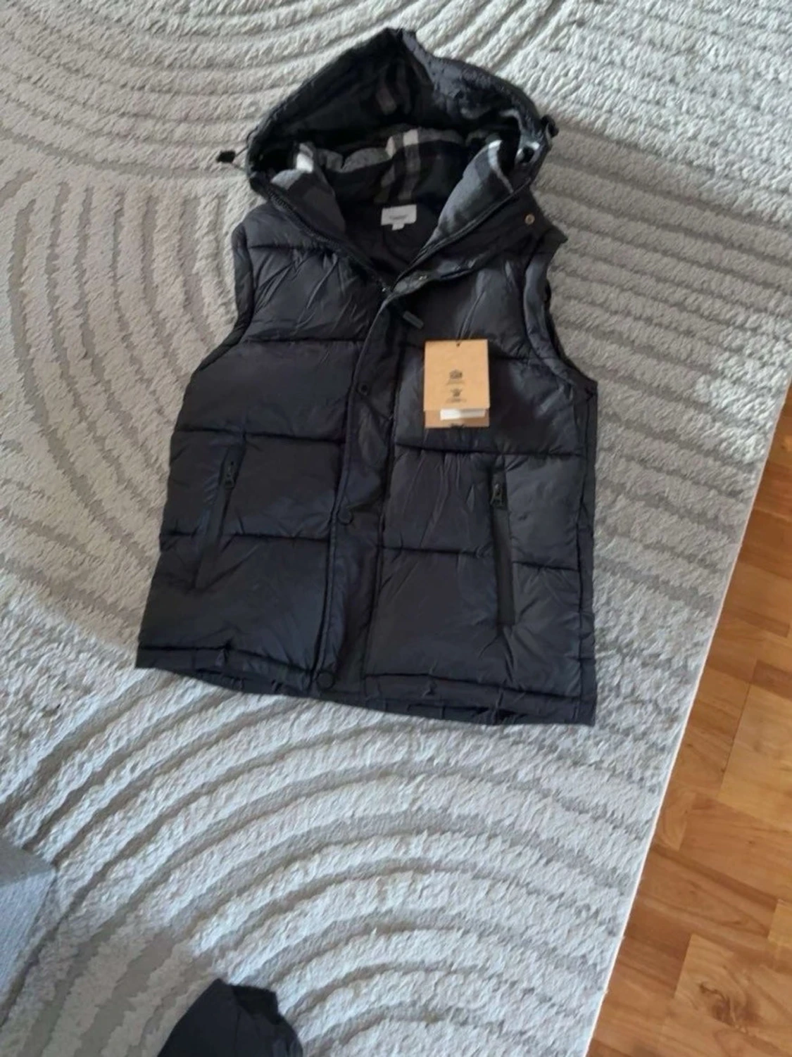 Svart dunväst med avtagbar huva - 1