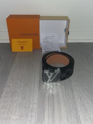 Riktigt skön bälte från H&M med ett H på. Perfekt för sköna dagar - Riktigt snygg från H&M 