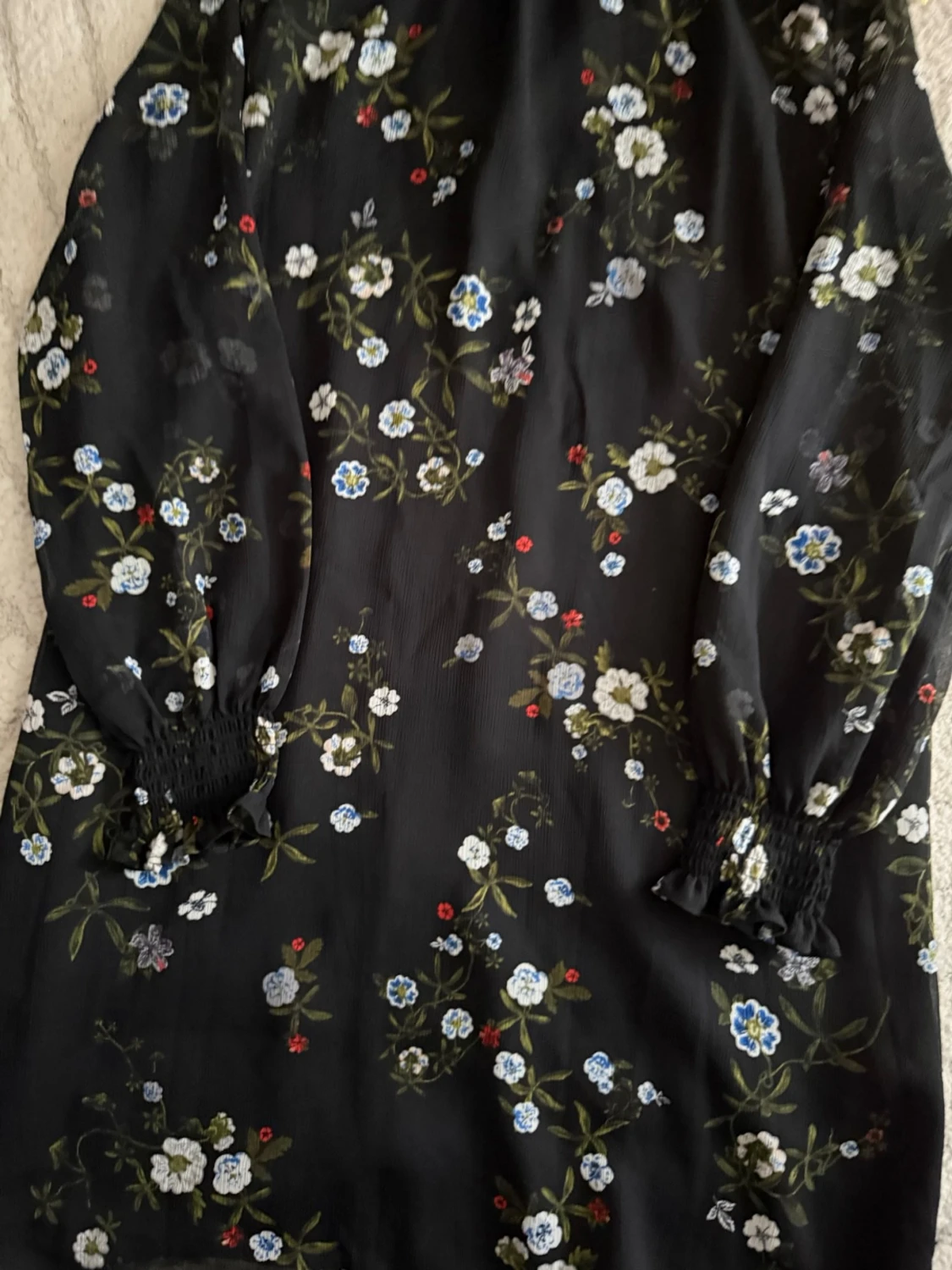 Svart blommig klänning med spets - 3