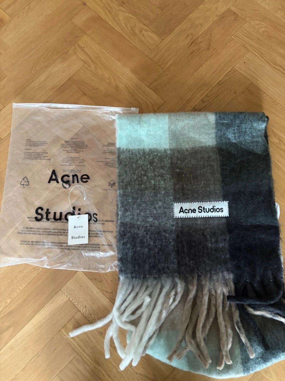 Acnestudios halsduk