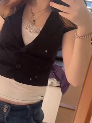 kostym topp - Jättefin kostymtopp. Köpt från secondhand men står inget märke på lappen den är bara svart. 