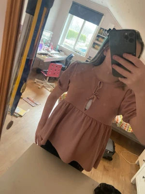 Tröja - Säljer en tröja i storlek 160 jag har aldrig använt den, från lager 157 bara när jag tog bilden använde jag den!