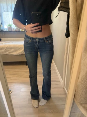 Mörkblå jeans - Super snygga jeans, väl använda men inga defekter! 