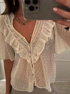 Zara topp  - Säljer denna fina Zara topp i storlek S