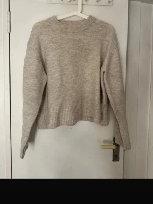 Stickad tröja.  - stickad tröja från gina tricot young, fint skick! 