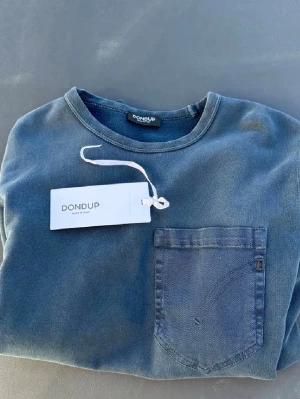 Dondup tröja - hej! Säljer min dondup tröja! Om några funderingar osv så skriv till mig så löser vi något! Org pris 2500kr