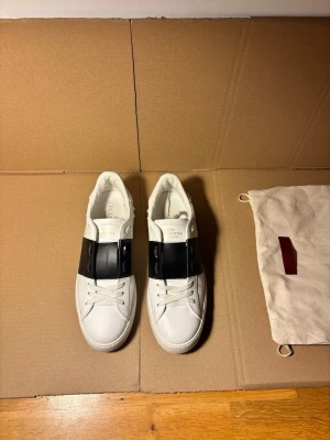 Valentino Open Sneaker Womens Black 39 - Väldigt fina, nypris ~7000kr, 100% äkta, storlek 39, TJEJMODELL! 
