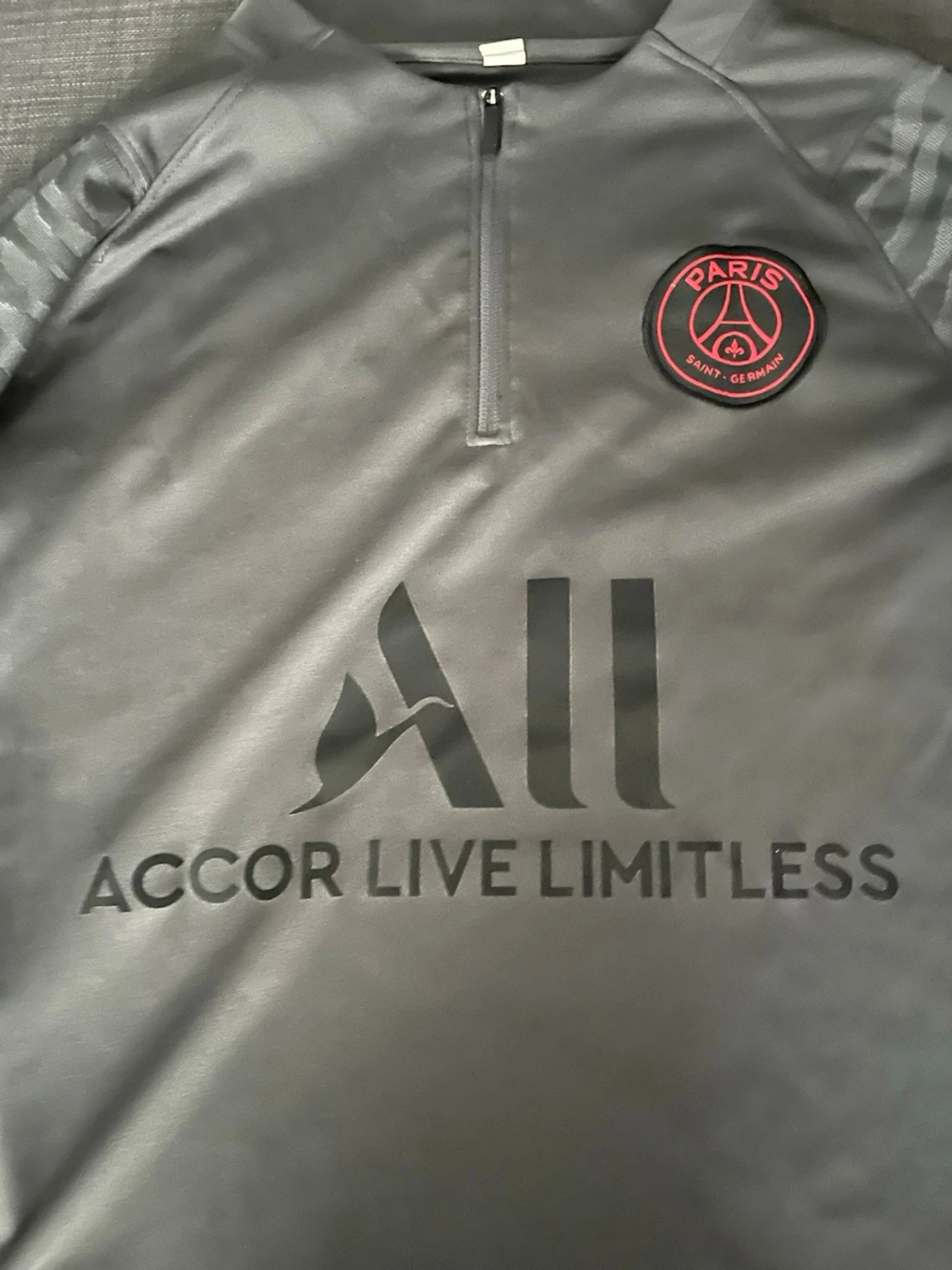 Grå PSG träningströja från Nike