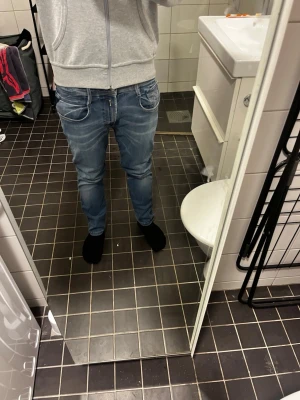 Replay jeans - Passar 30:30 skulle jag säga riktigt feta jeans med perfekta färger nu inför sommaren