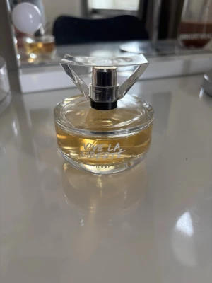 Hickap parfym - Vive la Liberte från hickap, säljs inte på hemsidan längre. Tror den kostade typ 400-500kr ny.