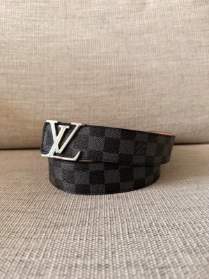 Lvbälte 110cm - Helt ny och fet lvbälte 110cm, du får med en verktyg att göra egna hål i ifall det behövs 