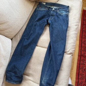 Levi's raka blå jeans 501 or - Säljer mina Levis 501 or för dom är små. W28 L30. Snygga och sköna jeans som inte använts jätte mycket. Pris är diskuterbart