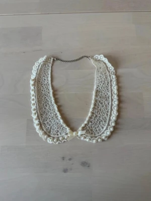 Söt Peter pan krage halsband - Fin och söt detalj att lägga till på din outfit 💕