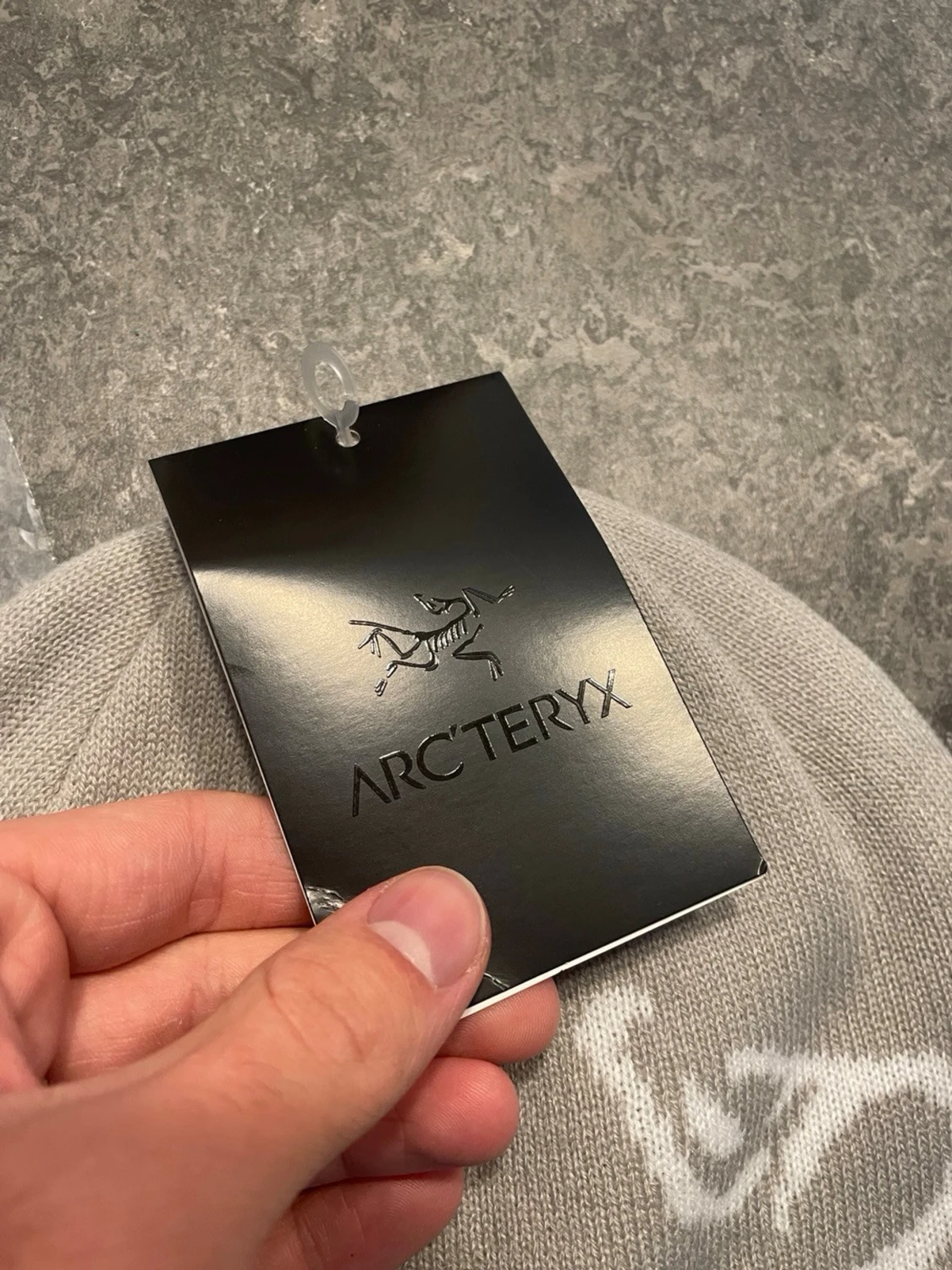 Ljusgrå mössa från Arc'teryx - 1