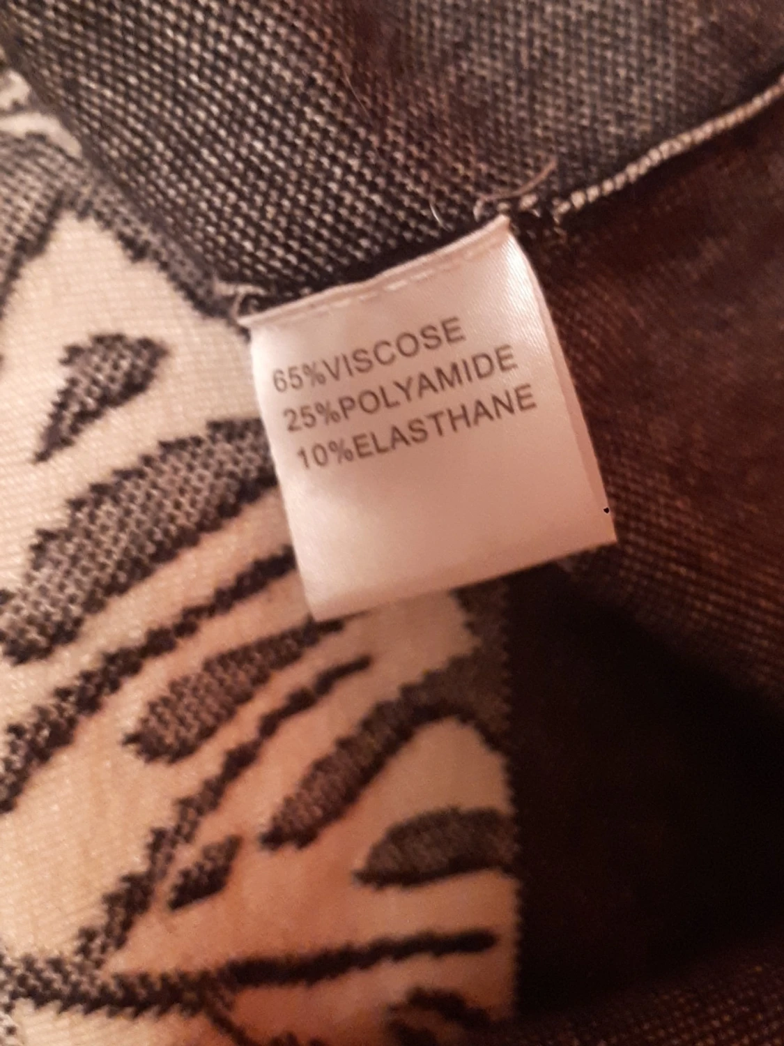 Svartvit mönstrad kortklänning - 5