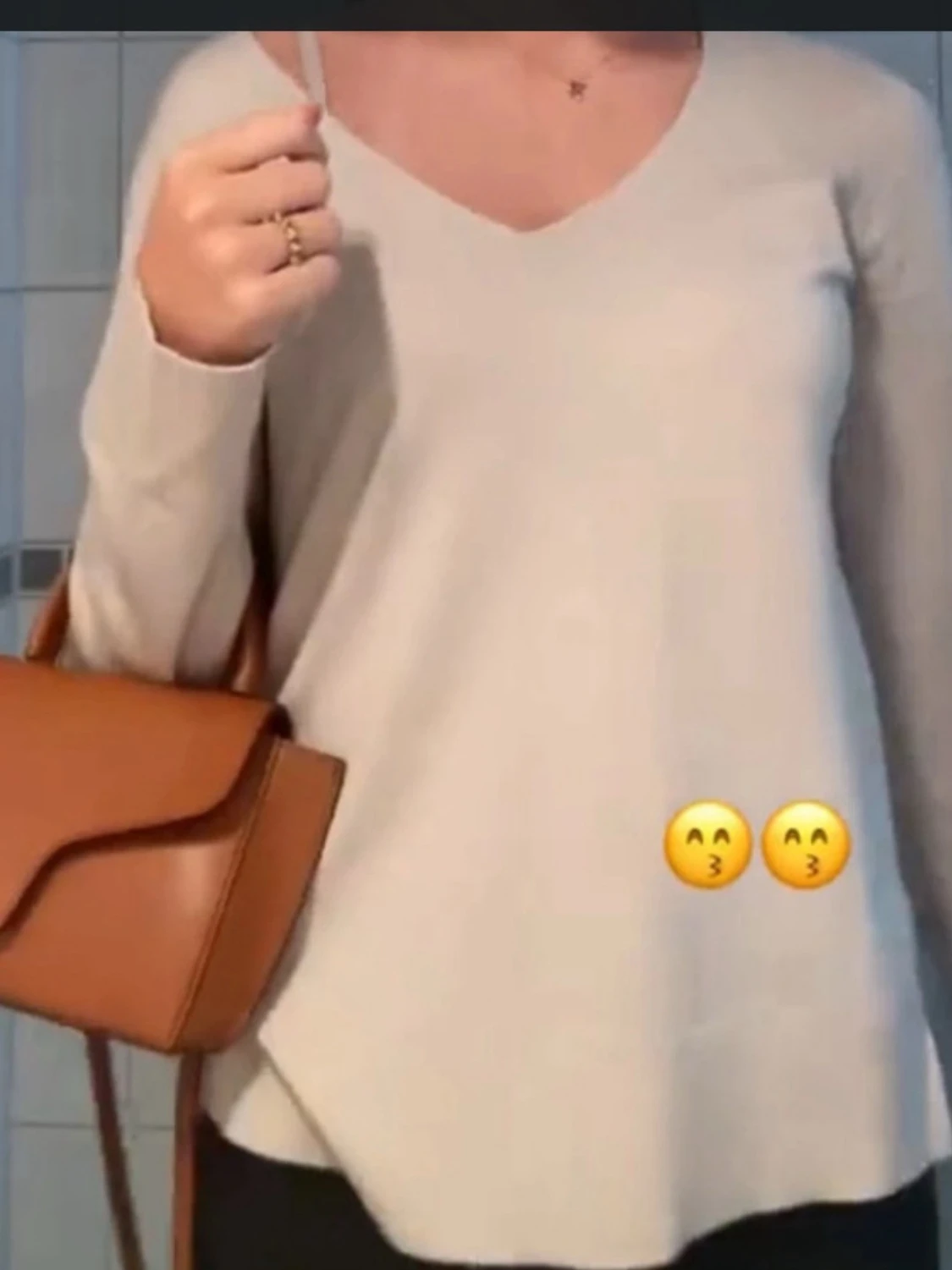 Beige V-ringad tröja från Vera Moda