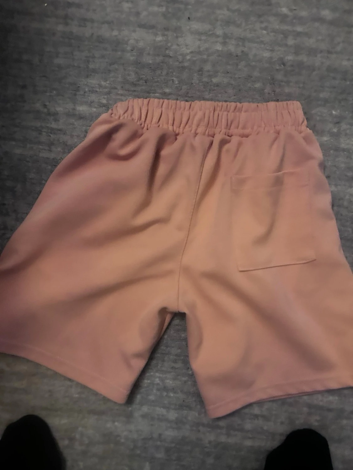 Rosa shorts med tryck och resårmidja - 1