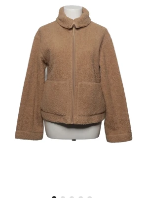  den populära och slutsålda H&M teddy jackan  -  Säljer den populära och slutsålda H&M teddy jackan 