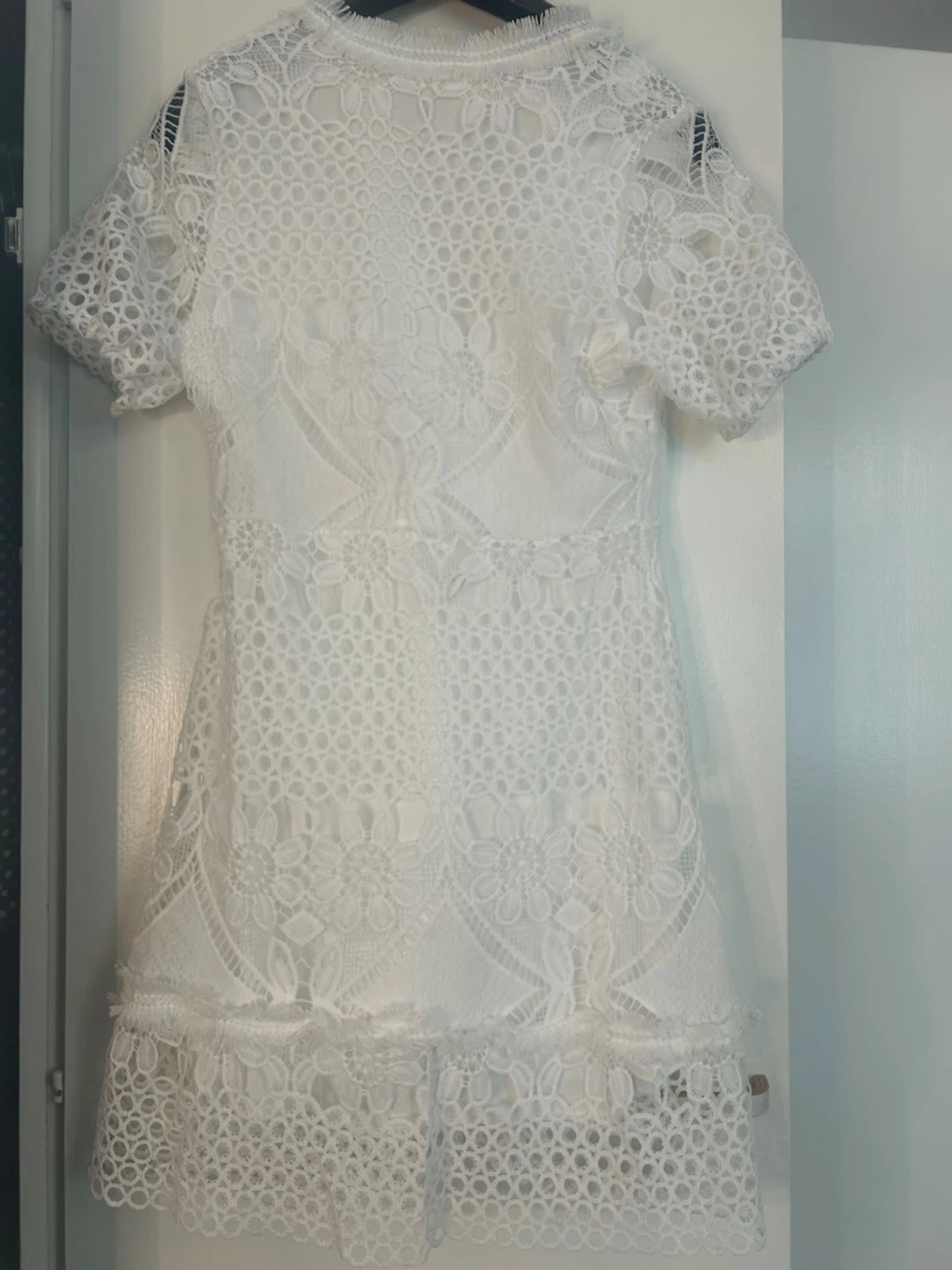Vit spetsklänning med knappar - 2