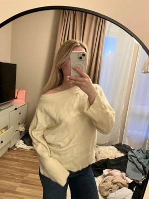 Stickad tröja  - Fin stickad tröja. Storlek 170 men är som en xs/s