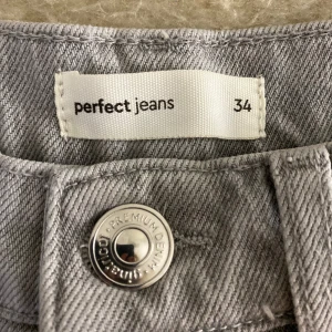 gina tricot jeans - aldrig använda💘,storlek 34, kan diskutera pris💘💘