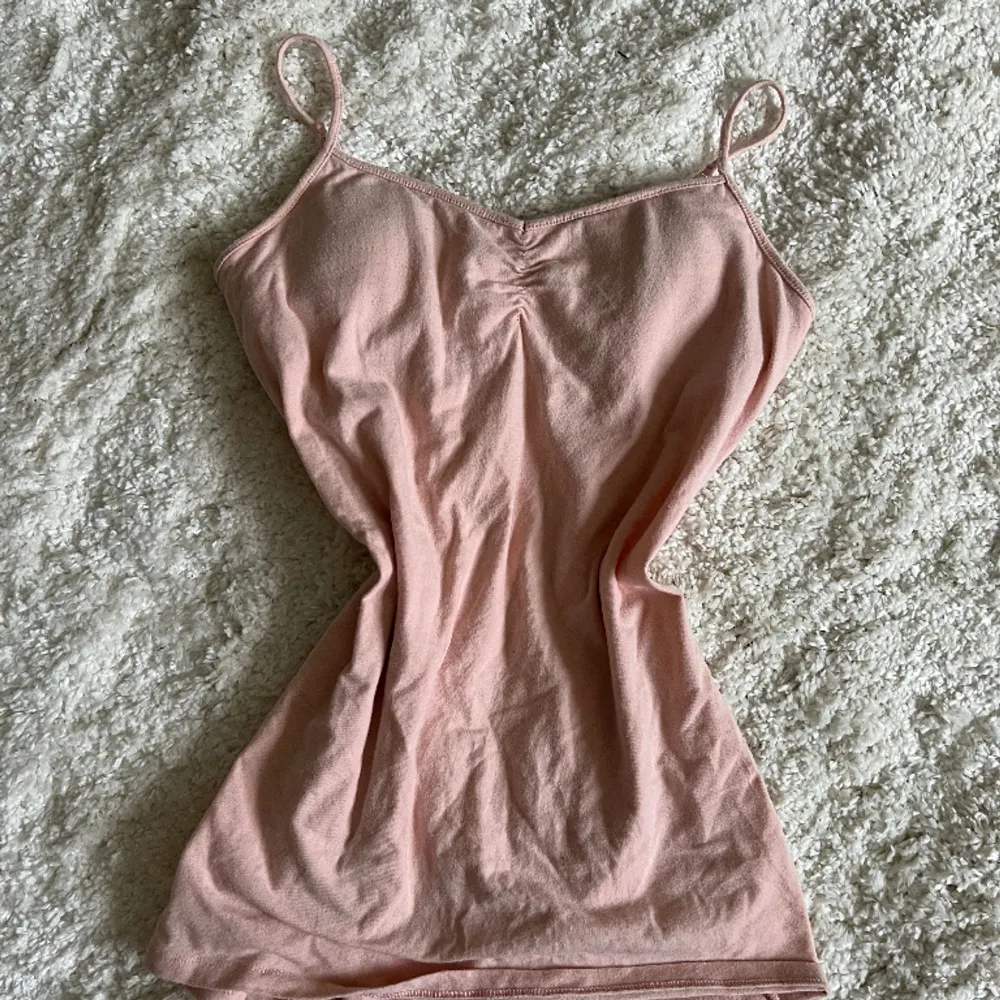 Vintage linne i en rosa färg med inbyggd vaddering . Toppar.