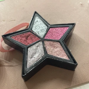 glittrig ögonskugga - glittrig ögonskugga från HM