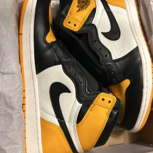 Jorden 1 haj taxi og  - Hej säljer ett par skor som jag köpte från Nike dom säljs int längre och e helt nya har aldrig använt dom kvitto finns 