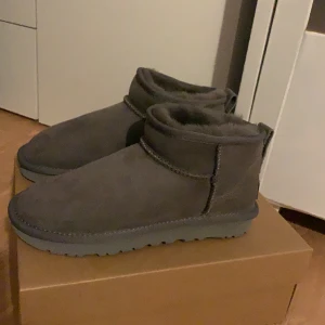 Uggs - Uggs köpta förra året men inte använda helt nya dock endast testade!