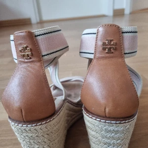Tory burch sandal - Jättefin äkta sandal som används ett par gånger storlek 38.