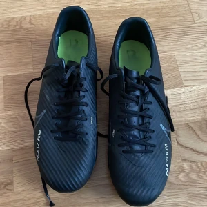 Nike mercurial zoom vapor 15 - Hej! Säljer mina dojer då jag har köpt nya. Dem är använda i ca 3 månader, är köpta för 900 och nu säljs för 350