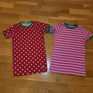 T-shirts - 2st tshirts från KAXS (kappahl) i storlek 122/128. Båda två för 100kr eller en för 60kr. Köparen står för frakten 💕