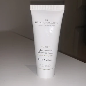 Cleanser - En cleanser från rituals och innehåller 30ml