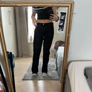 Levis jeans - Lågmidjade Levis jeans, sydda lågmidjade hemma därav priset. 