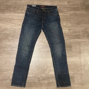 Jack & Jones jeans - Hej! Ska sälja mina Jack & Jones jeans då dem inte kommer till användning och dem är knappt använda.