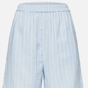 Pyjamas shorts  - Säljer dessa super sköna pyjamas shortsen från Selected Femme! Det är helt nya med prislapp kvar. Köparen står för frakten och pris kan diskuteras :)