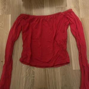 Offshoulder topp - säljer för att den inte används!