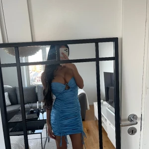 Klänning - Använd 1 gång 